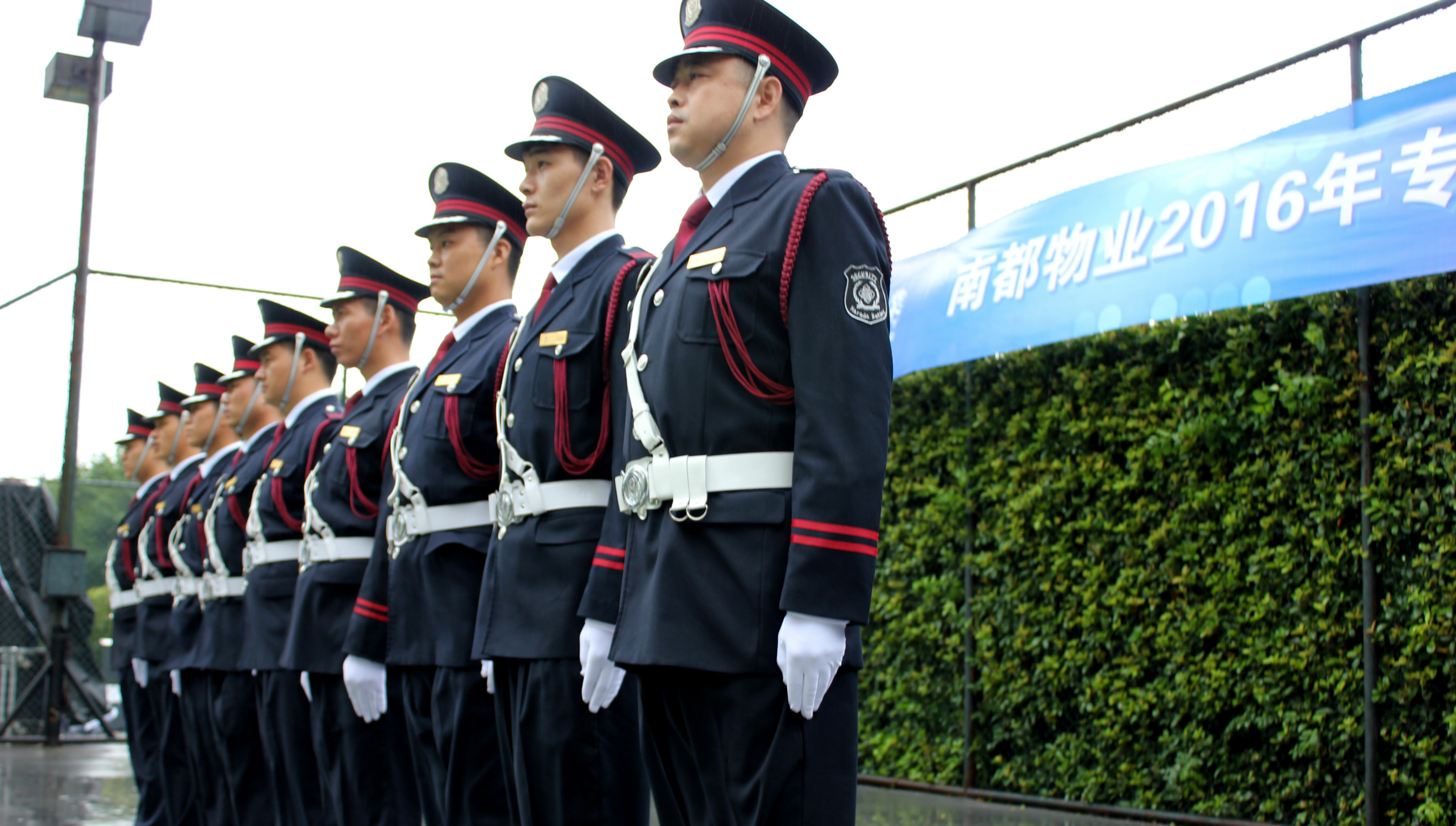 风雨中显身手，为国庆献礼