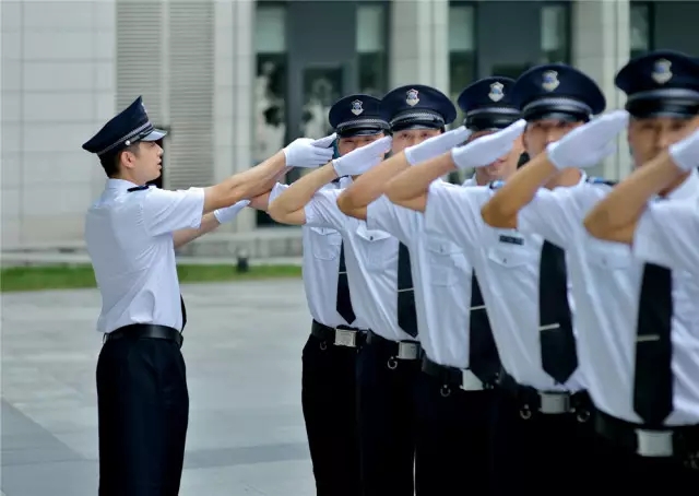 秩序员做了一件事，让她瞬间被温暖包围