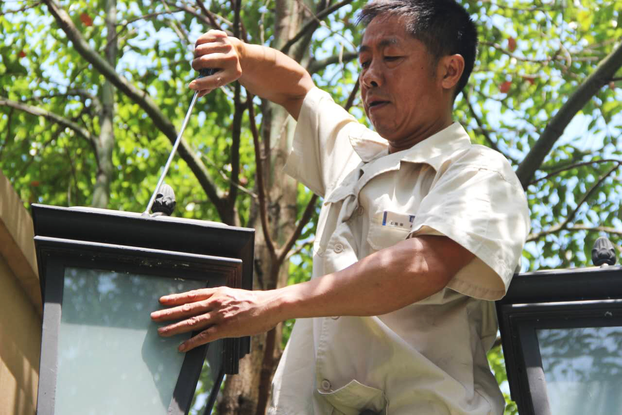 致敬！热浪中的坚守者